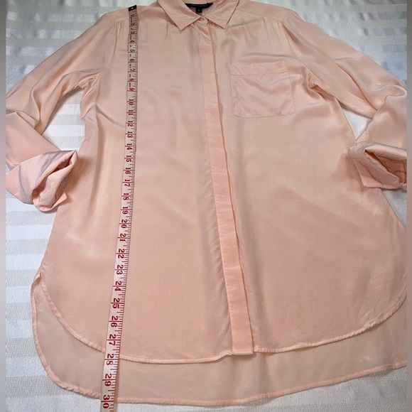 Banana Republic 100% Silk Collared   Covered Buttons Peach Blouse Tunic Sz. S - Picture 9 of 14